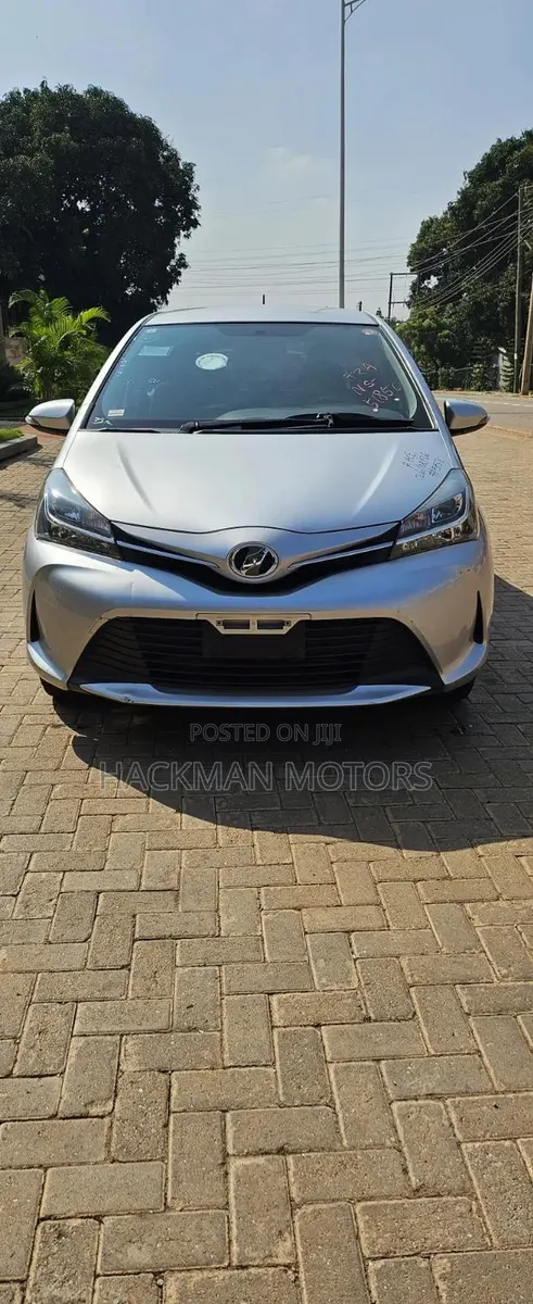 Toyota Vitz 2016 Silver · Photo 1