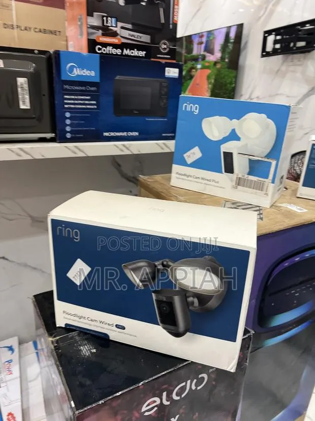 Extremely Classic Ring Floodlight Cam Wired Pro · Photo 1