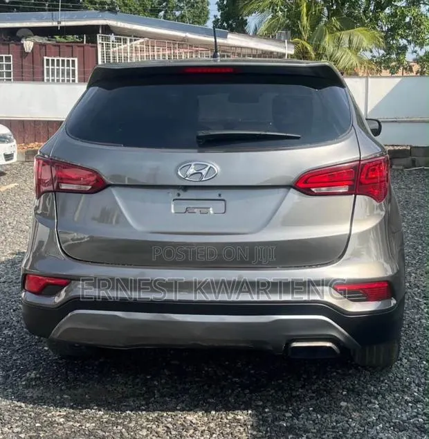 Hyundai Santa Fe 2017 Gray · Photo 1