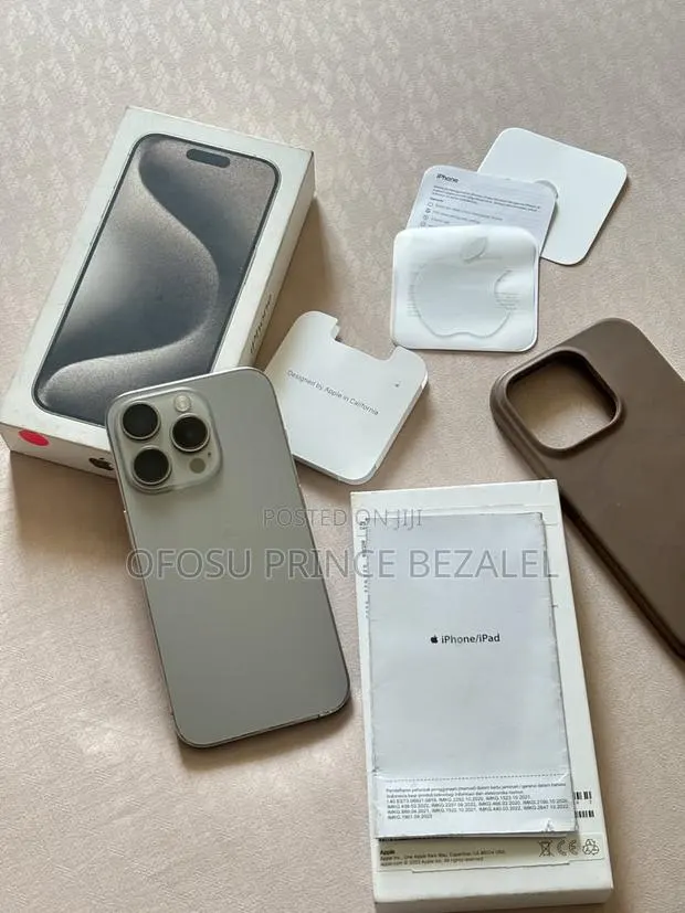 Apple iPhone 15 Pro 256 GB Gray · Photo 1