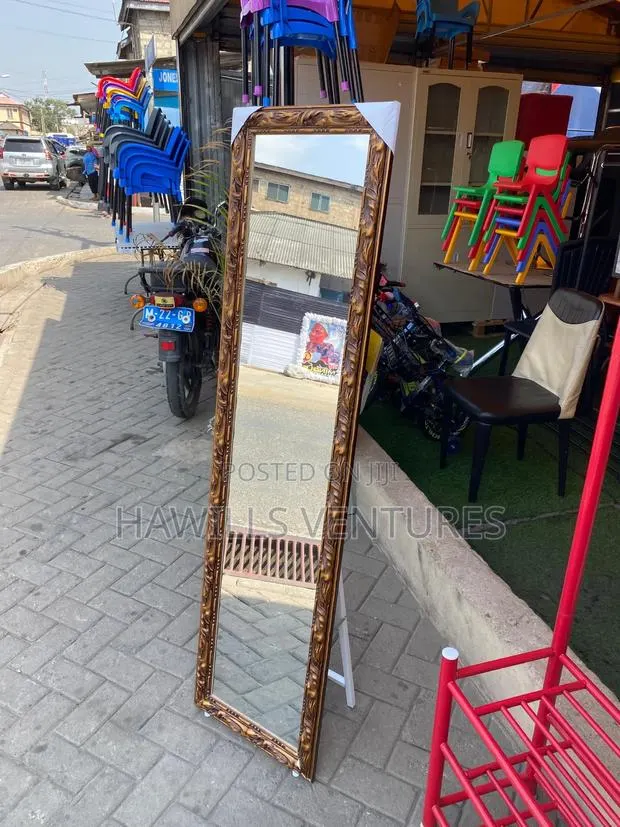 Mirror Mirror · Photo 1