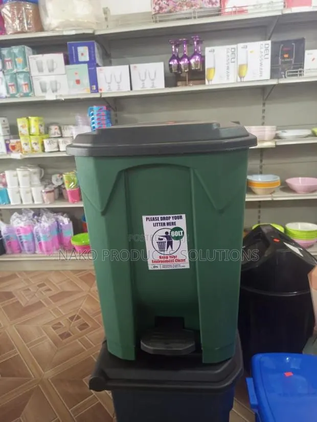 60llitres Pedal Dustbin (60l Foot Pedal Dustbin) · Photo 1