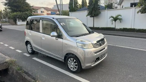 Honda Life 660 2WD 2012 Silver · Photo 1