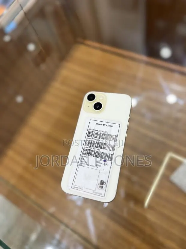 Apple iPhone 15 128 GB Yellow · Photo 1