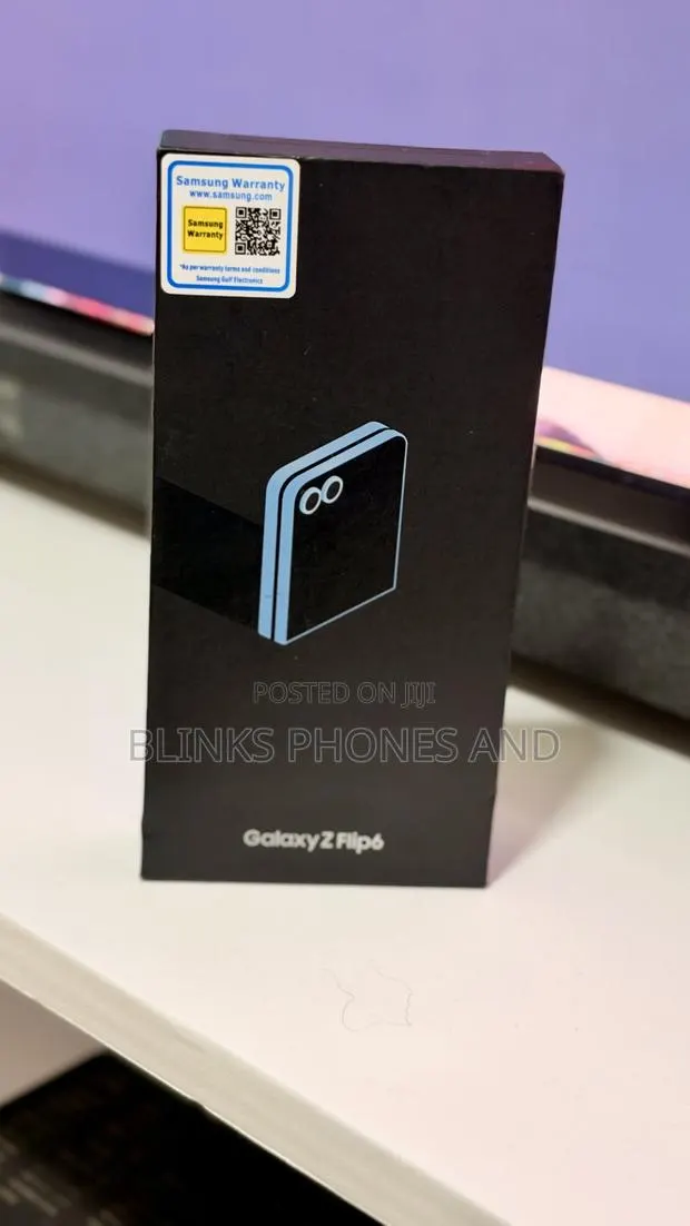 New Samsung Galaxy Z Flip6 256 GB Silver · Photo 1