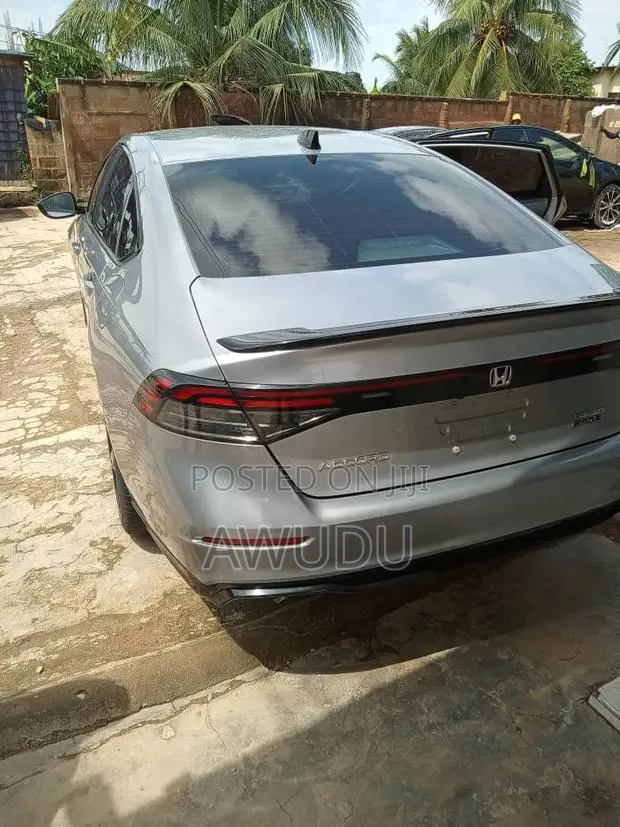 Honda Accord 2024 Silver · Photo 1