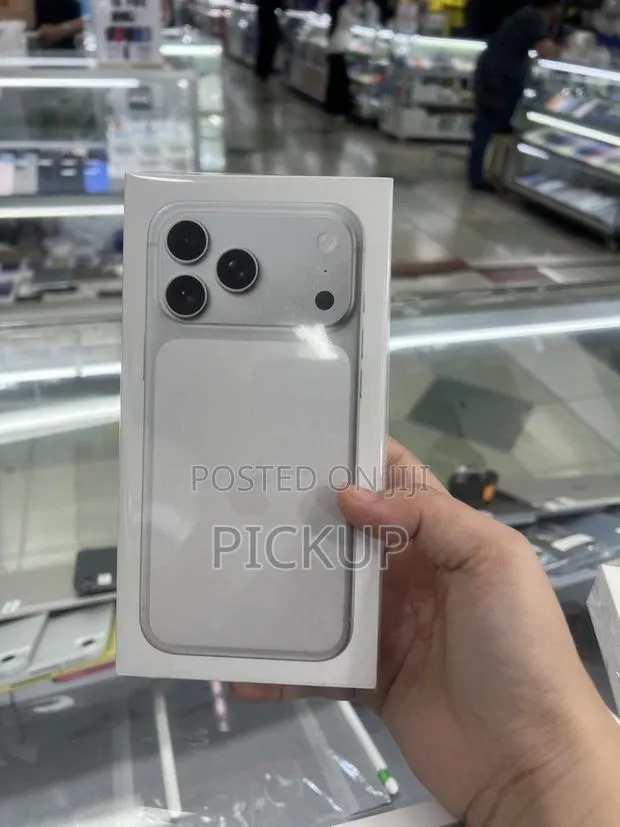 New Apple iPhone 17 Pro Max 512 GB Silver · Photo 1
