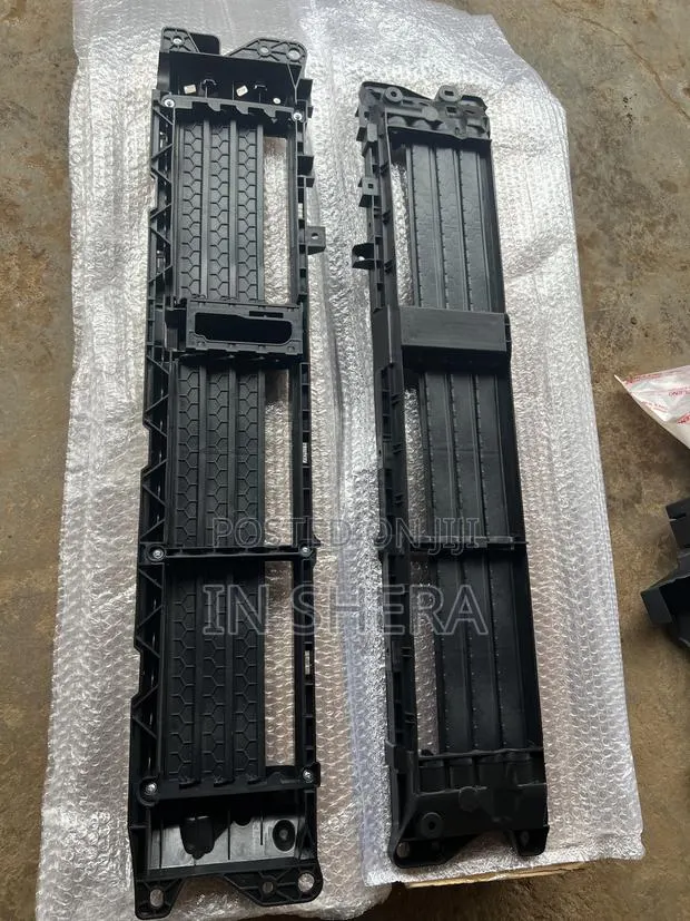 Honda CRV Shutter Grill 2017 2018 2019 2020 2021 2022 2023 2024 · Photo 1