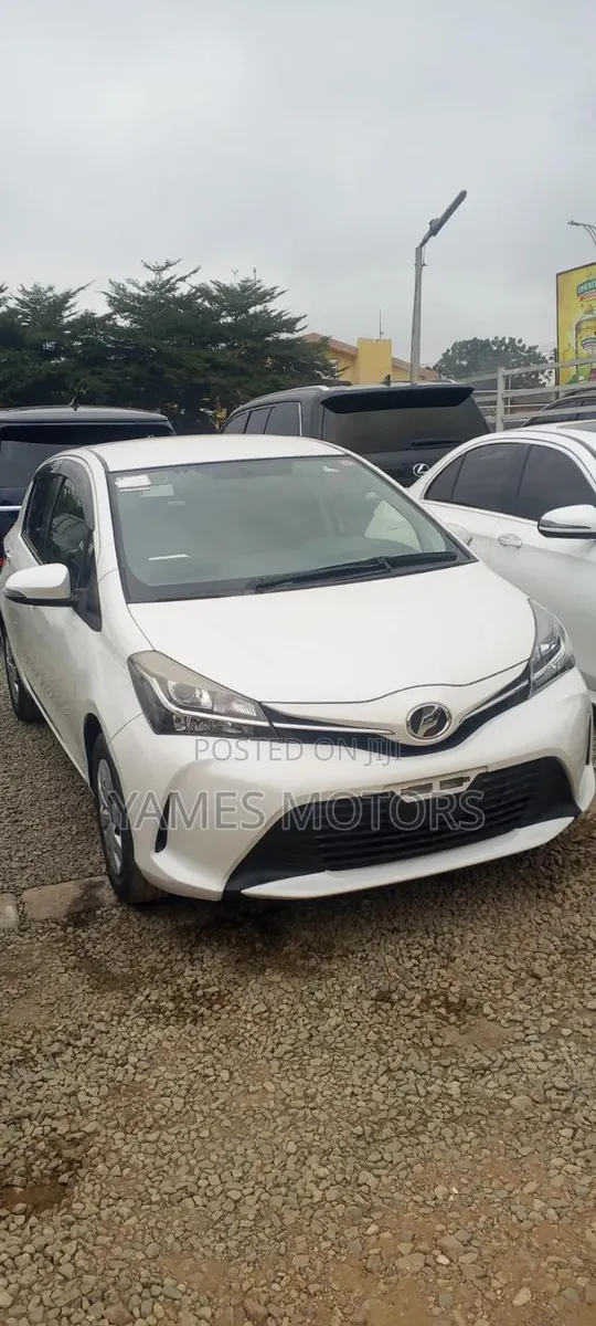 Toyota Vitz 2016 White · Photo 1