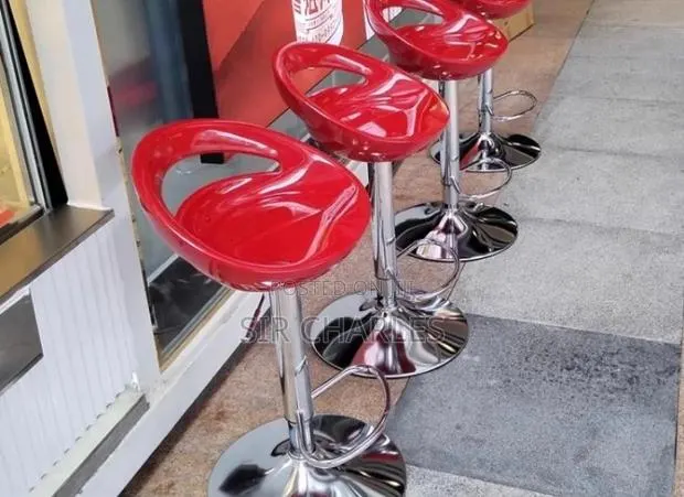 Plastic Bar Chairs · Photo 1