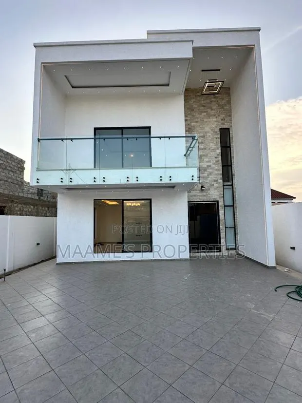 6bdrm Duplex in Spintex for sale · Photo 1