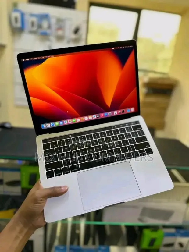 Laptop Apple MacBook Pro 2017 16GB Intel Core i7 SSD 512GB · Photo 1