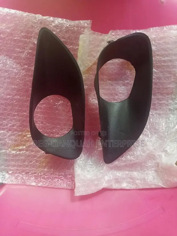 Toyota Yaris 2006-2013 Fog Cover · Photo 1