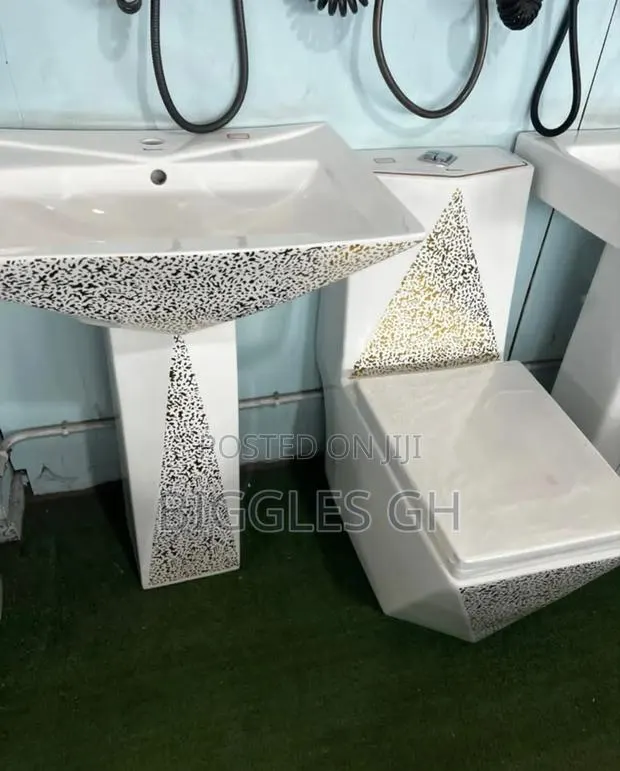 Diamond Shaped Wc With Basin Complete Set · Photo 1