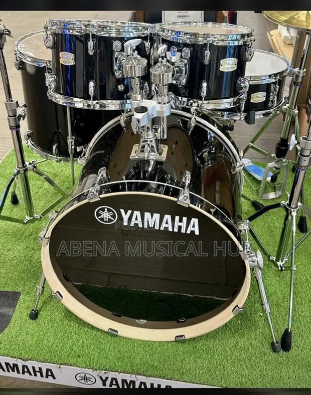 Five Set Yamaha Drums With Two Cymbals · Photo 1