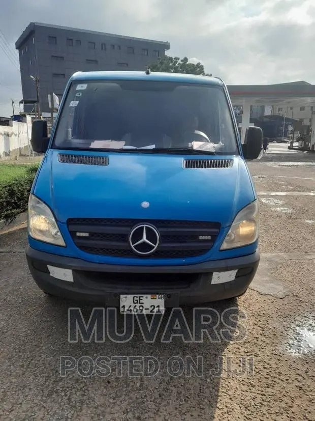 Cargo Minivan for Rent in Accra · Photo 1