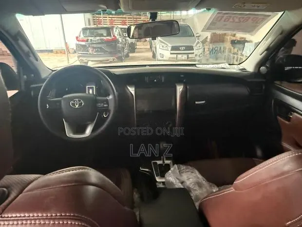 Toyota Fortuner 2.7 AWD 2017 White · Photo 1