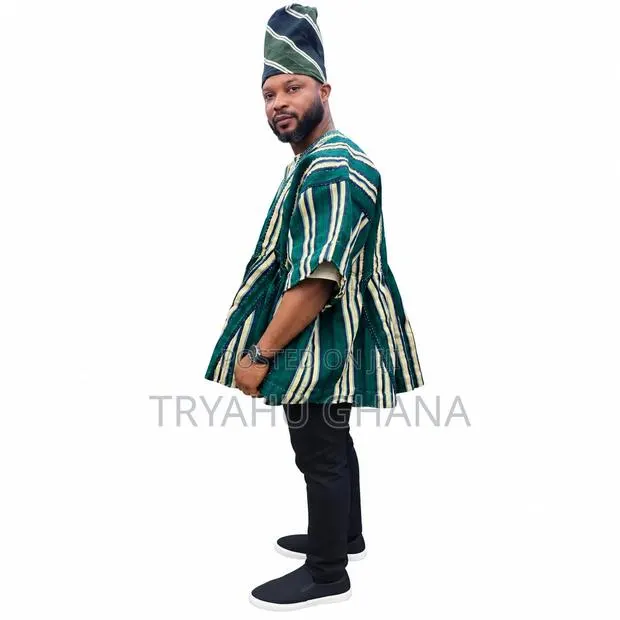 Traditional Ghanaian Fugu Smock for Men | Tryahu · Photo 1
