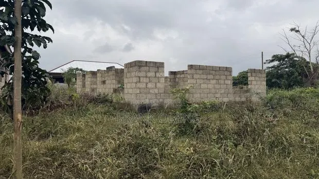 Beautiful Location One Plot With Uncompleted Building in Ejisu · Photo 1