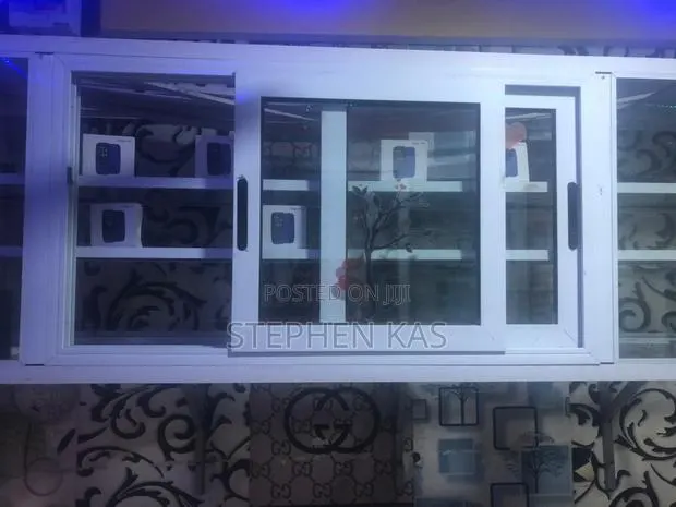 Different Sizes of Showcases · Photo 1