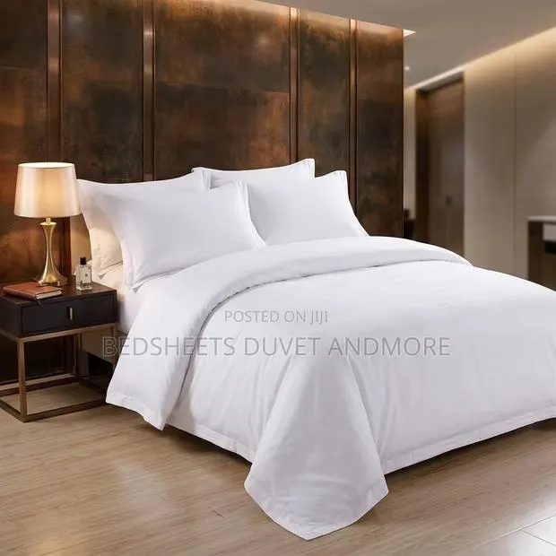 Luxury Hotel White Bedsheet · Photo 1