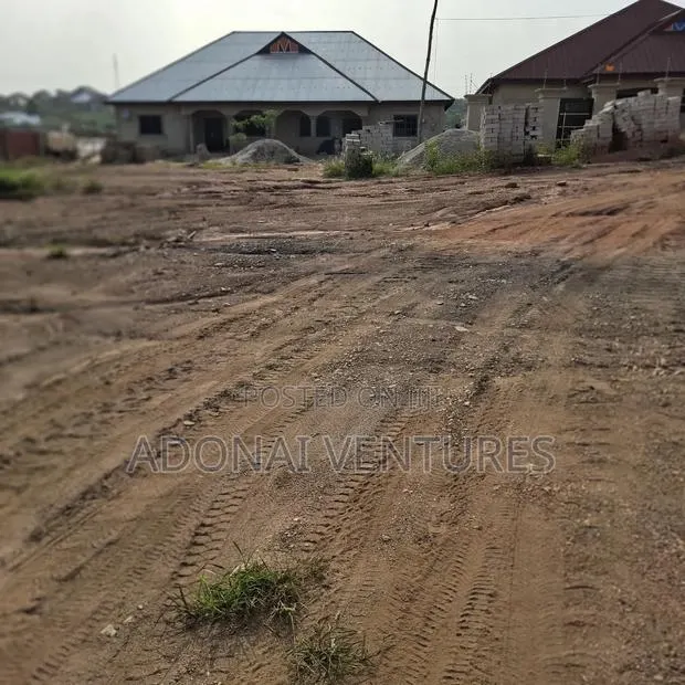 Half Plot of Land for Sale in Sokoban Konkorl · Photo 1
