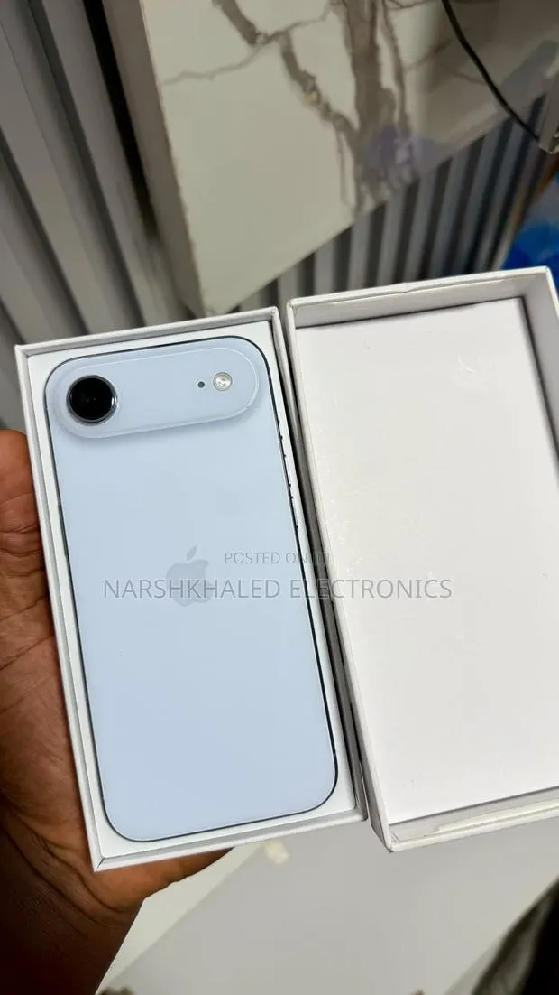 Apple iPhone Air 256 GB Blue · Photo 1
