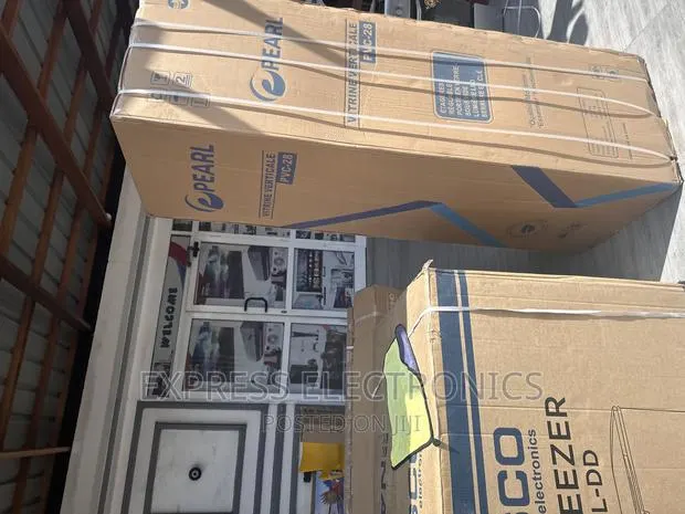 Single Door Tempered Glass Door Pearl PVC-28 Display Fridge · Photo 1