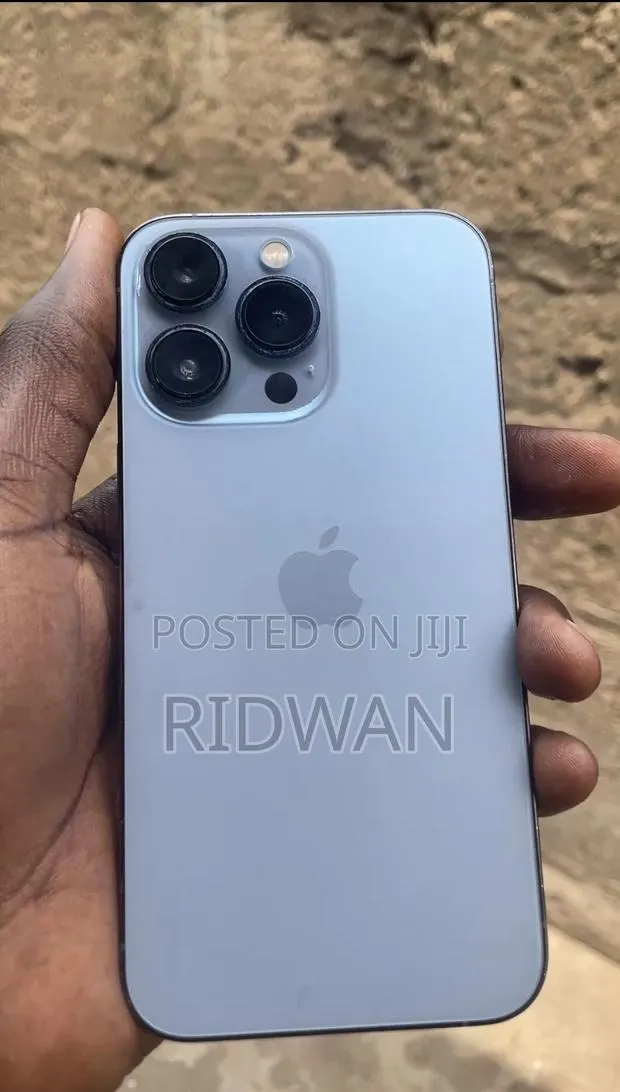Apple iPhone 13 Pro 128 GB Gray · Photo 1