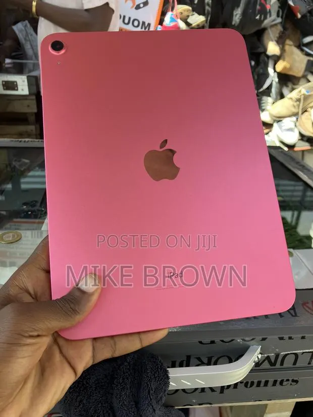 Apple iPad Pro 13 (2025) 64 GB Pink · Photo 1