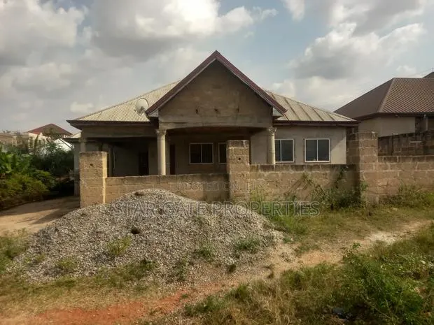 5bdrm House in Kenyasi Adwumam, Kwabre for sale · Photo 1