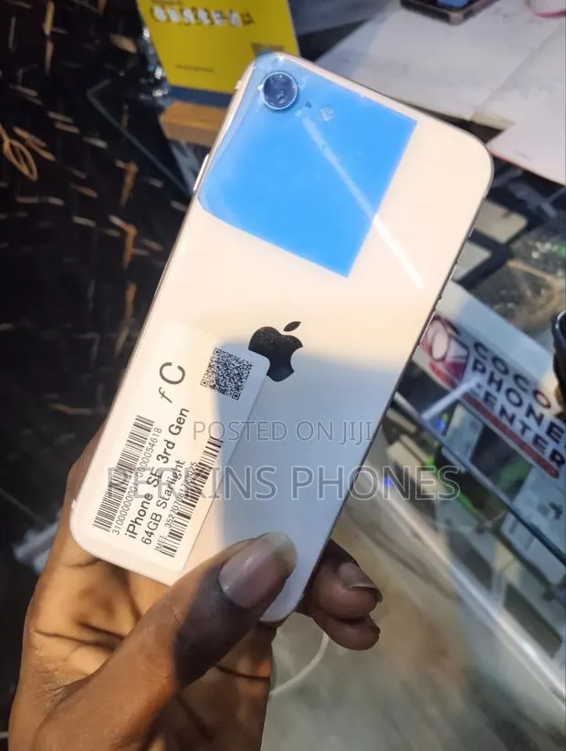 Apple iPhone SE (2022) 64 GB Silver · Photo 1
