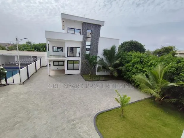 Furnished 4bdrm Townhouse / Terrace in East, Airport Residential Area · Photo 1