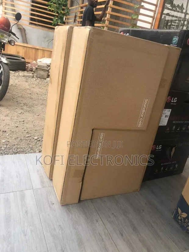 High-Performance 2.1 Channel Samsung Soundbar · Photo 1