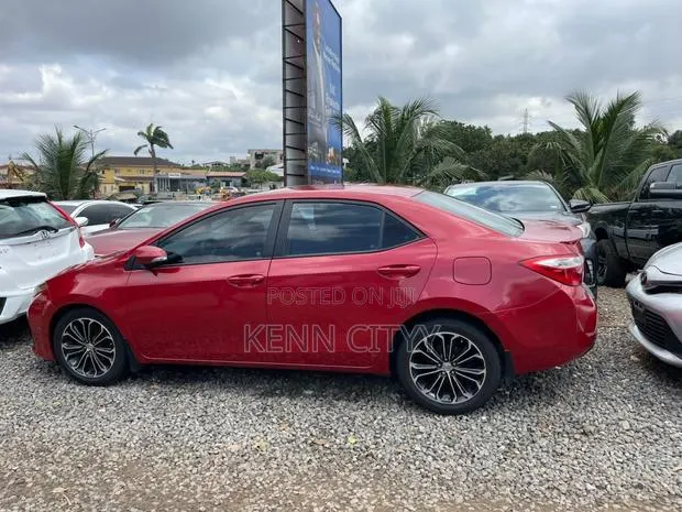 Toyota Corolla 2015 Red · Photo 1