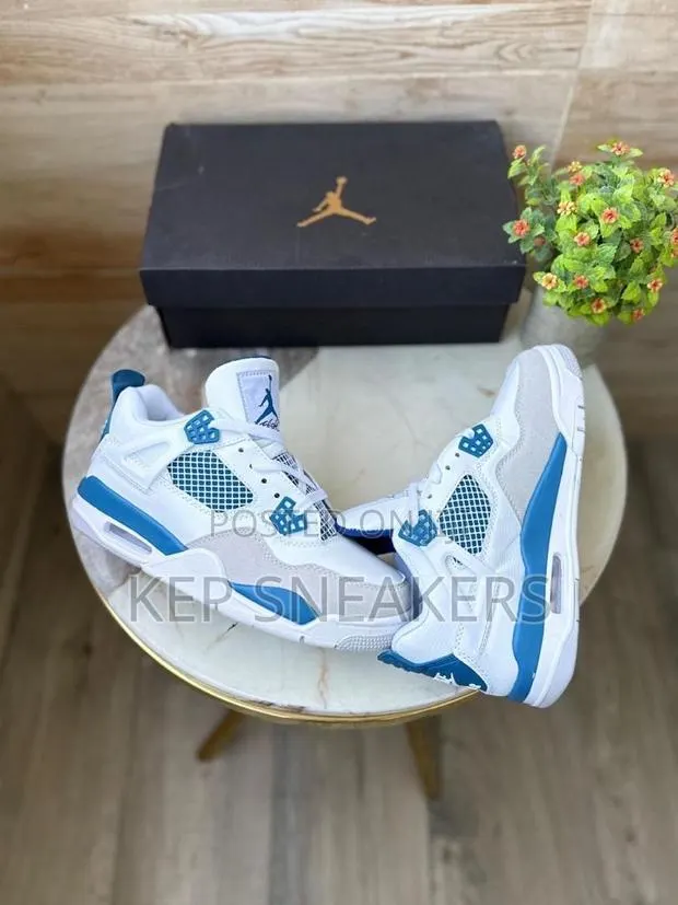 Nike Air Jordan 4 Retro "Military Blue" · Photo 1