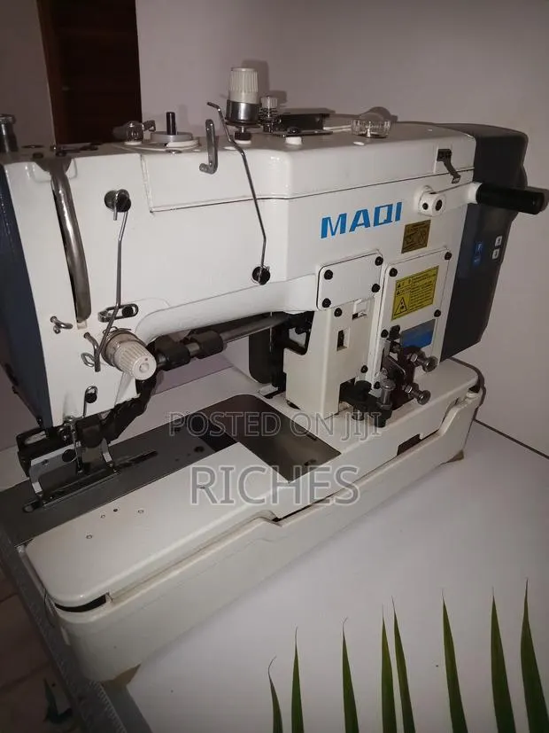 Industrial Straight Button Holing Michine · Photo 1