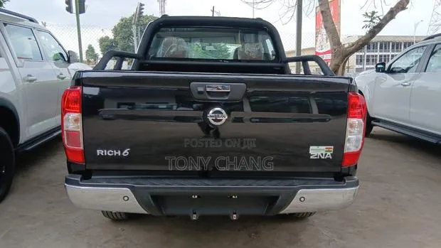 New Nissan Pick-Up 2025 Black · Photo 1