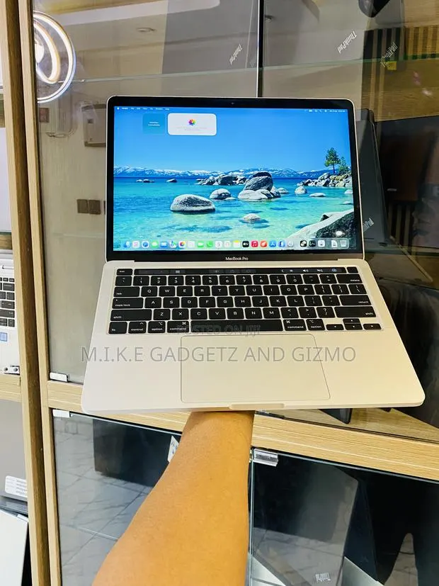 Laptop Apple MacBook 2019 16GB Intel Core i7 SSD 512GB · Photo 1