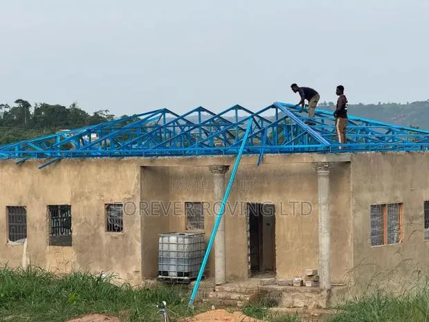Steel Trusses Ongoing at Akwapim · Photo 1