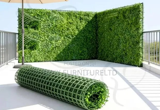 Artificial Fence (Greeny) 3ft By 8ft · Photo 1