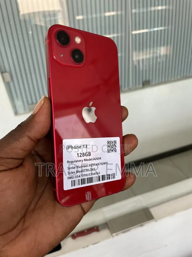 Apple iPhone 13 128 GB Red · Photo 1
