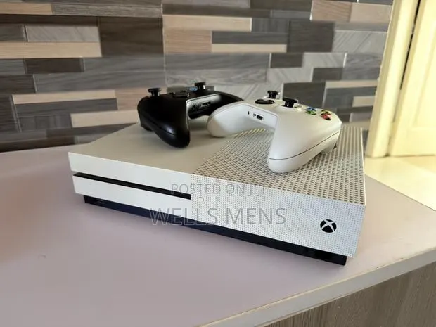 Xbox One S · Photo 1