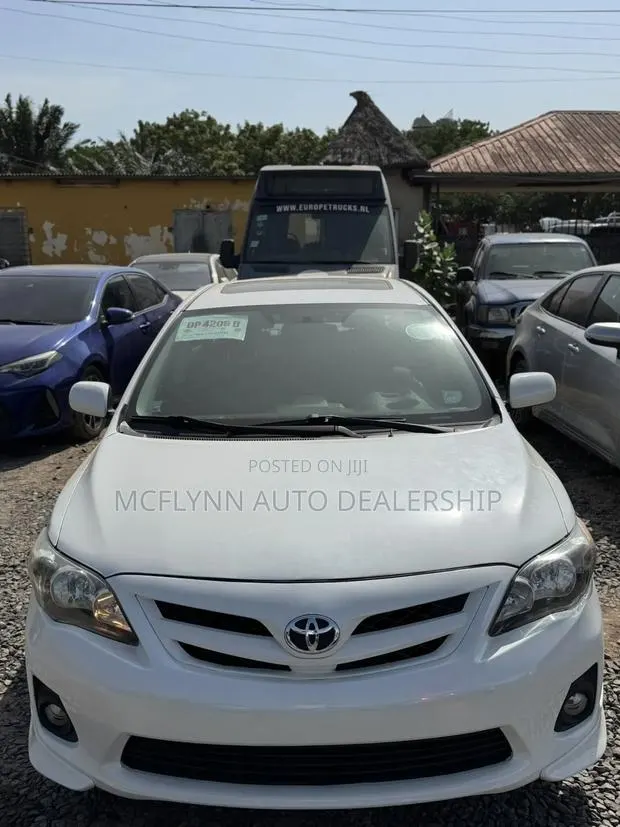 Toyota Corolla S 4dr Sedan (1.8L 4cyl 4A) 2013 White · Photo 1