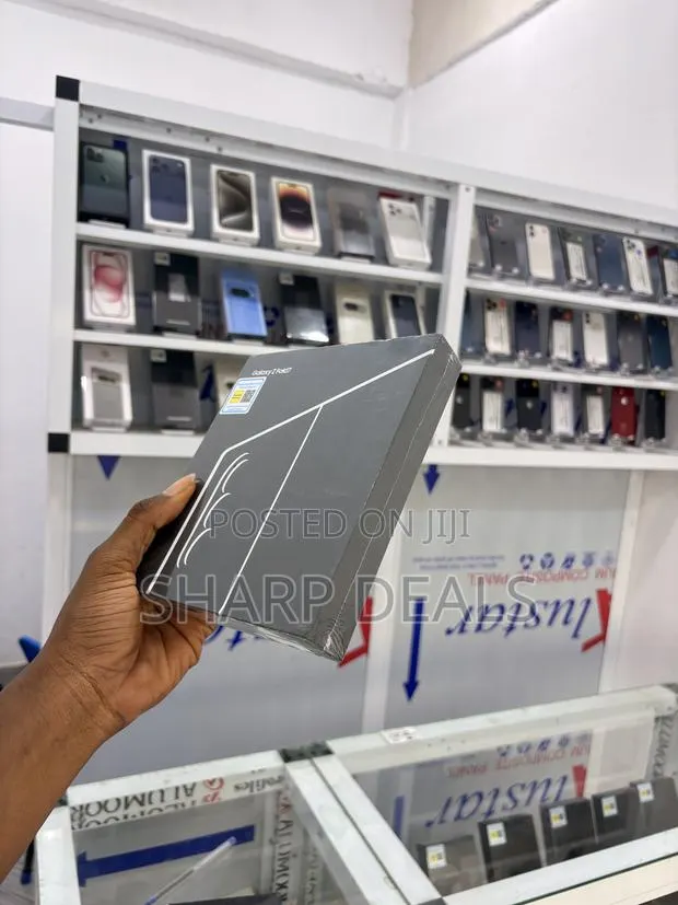 New Samsung Galaxy Z Fold7 256 GB Black · Photo 1