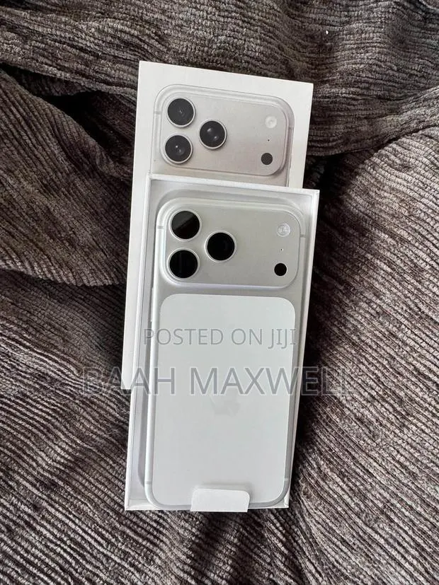 Apple iPhone 17 Pro Max 256 GB White · Photo 1