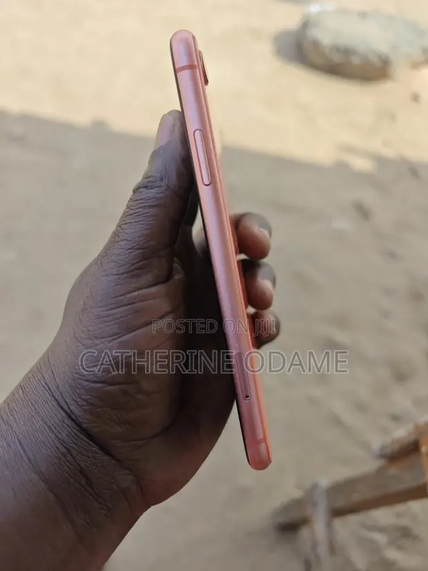 Apple iPhone XR 64 GB · Photo 1