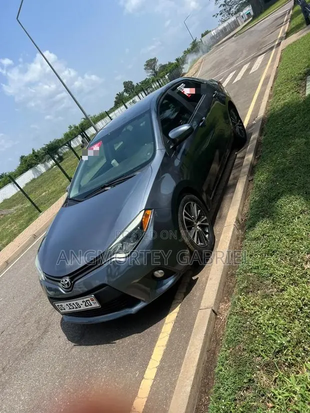 Toyota Corolla 2015 Gray · Photo 1