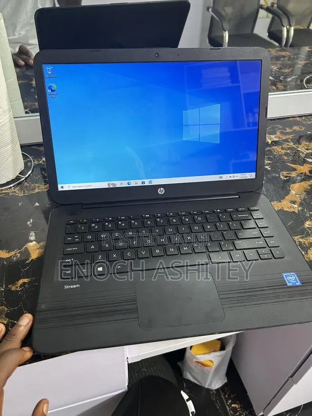 Laptop HP Stream Laptop 4GB Intel Pentium eMMC 60GB · Photo 1