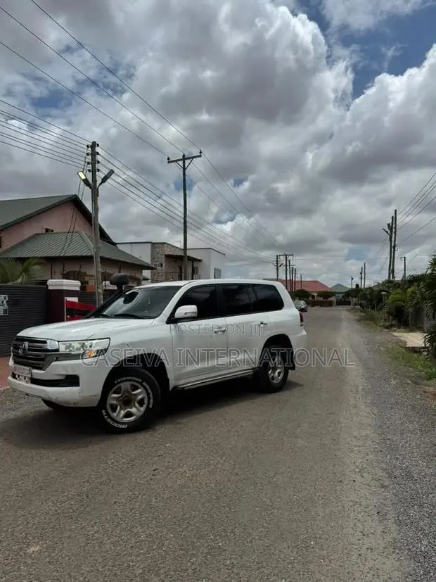 New Toyota Land Cruiser Prado 4.0 V6 Dual VVT-i 2016 White · Photo 1